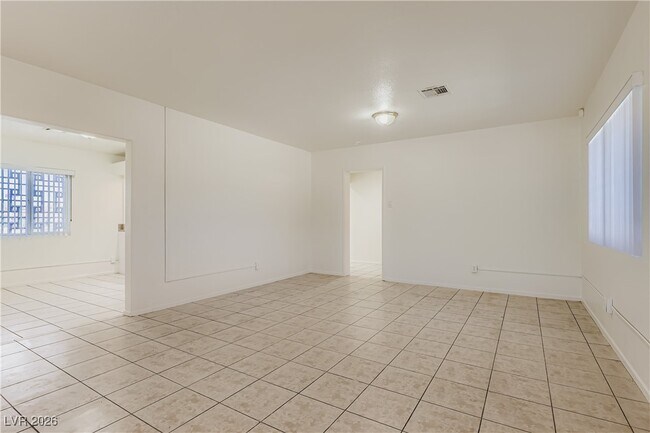 Building Photo - 501 W Van Buren Ave