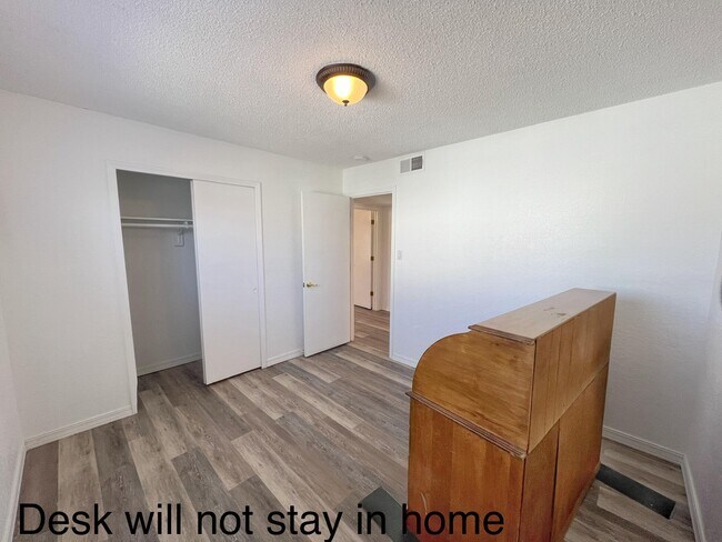 Building Photo - 7205 Avenida La Costa NE