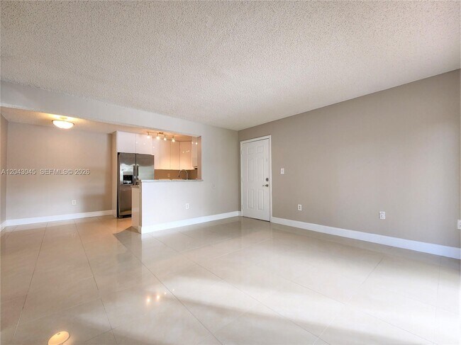 Building Photo - 251 Palm Cir W