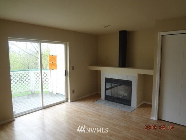 Building Photo - Spacious Condo in Renton