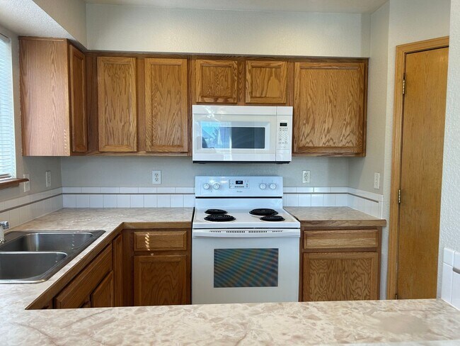 Building Photo - Spacious 2 Bedroom Greeley Condo - Available Now!