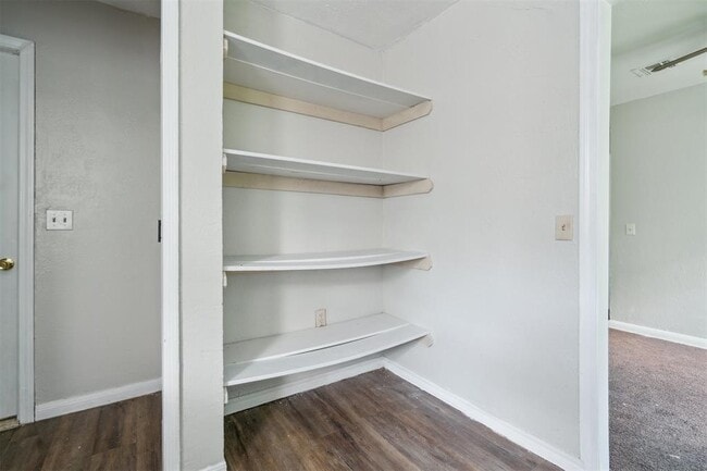 Building Photo - 306 W Mimosa Dr