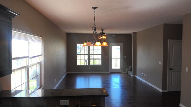 Building Photo - 3 Bed 2 Bath Home South Springfield!