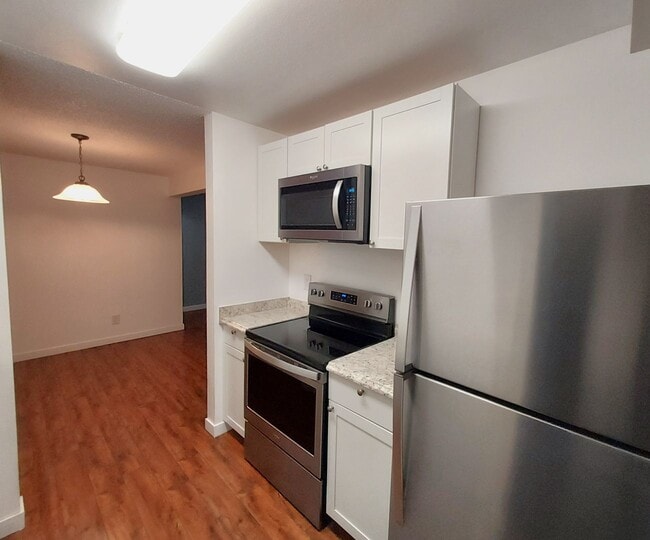 Building Photo - Halloween SPECIAL! Ground Floor Two Bedroom!