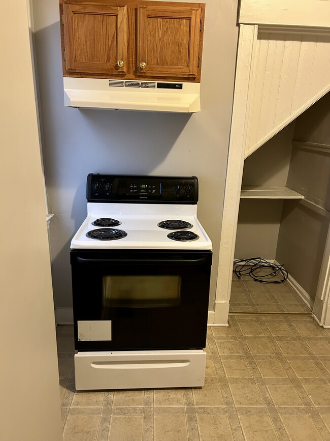 Building Photo - 123 E Burnett Ave