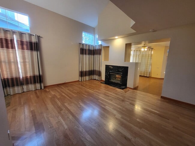 Building Photo - Two Story Duet Located in the Hills of Hercules, CA