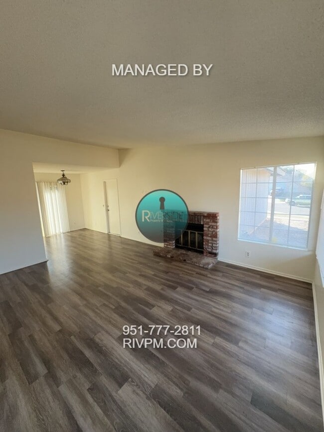 Building Photo - Centrally located Riverside home.