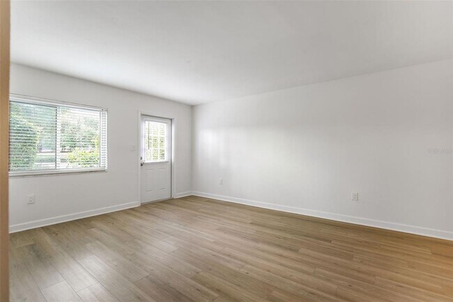 Building Photo - 4570 Overlook Dr NE