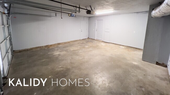 Building Photo - 4605 Sunset Terrace
