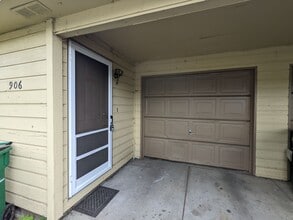 Building Photo - 906 N 4th St