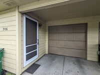 Building Photo - 906 N 4th St