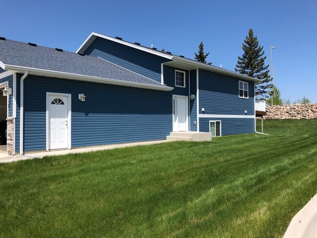 Primary Photo - Spacious 2 Bedroom Twinhome SORRY NO PETS!!
