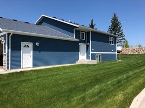 Building Photo - Spacious 2 Bedroom Twinhome SORRY NO PETS!!