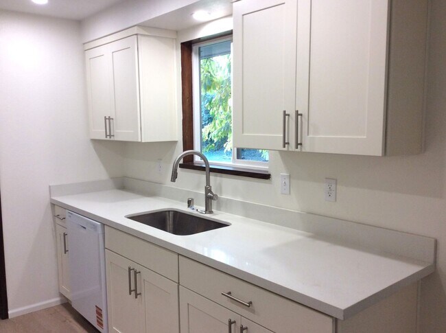 Building Photo - Kemper