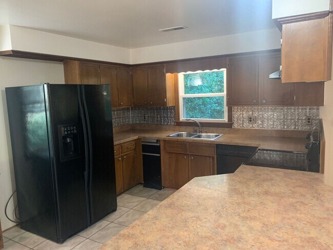 Building Photo - 3BR Single Family Home with an OFFICE!