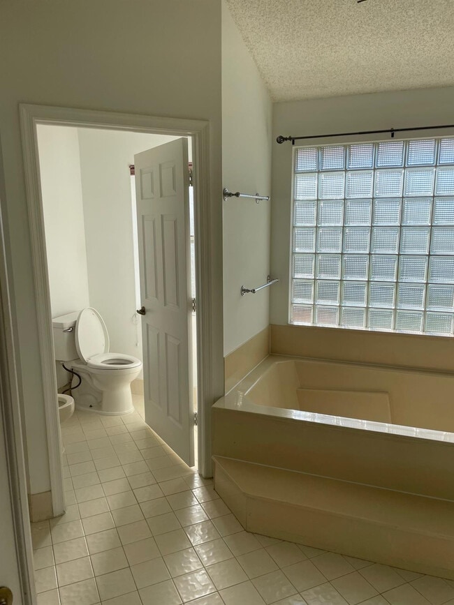 Building Photo - 1030 Pine Branch Dr