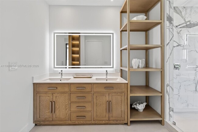 Building Photo - 620 Solar Isle Dr