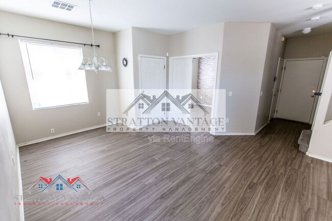 Building Photo - 2185 N Mosley Dr