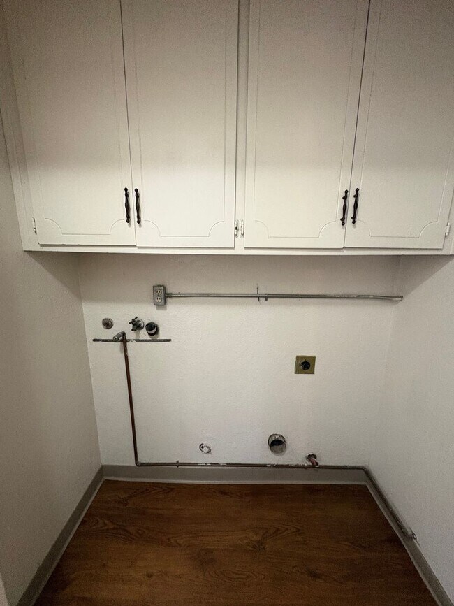 Building Photo - 3708