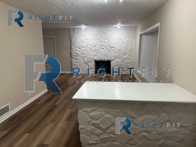 Building Photo - Charming House in Dayton