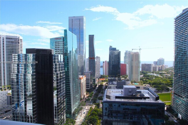 Building Photo - 1060 Brickell Ave