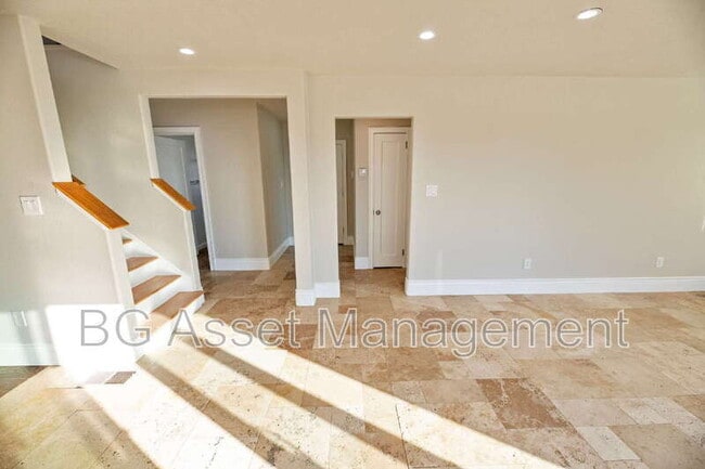 Building Photo - 1723 Bayo Vista Ave