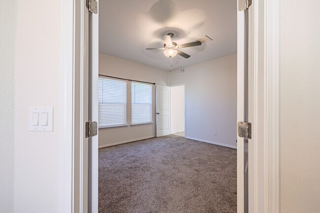 Building Photo - 1040 Indigo Sky St