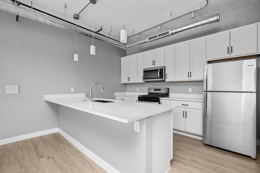 Primary Photo - 1601 5th Ave