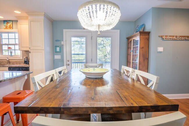 Building Photo - FURNISHED OFF-SEASON MONTHLY RENTAL