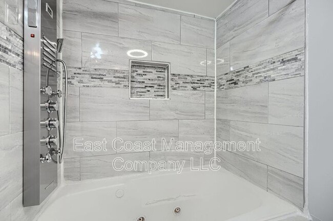 Building Photo - 4012 Fernhill Ave