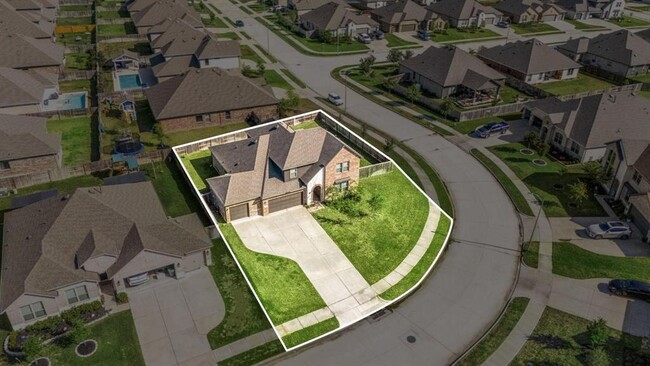Building Photo - 31214 Gullwing Manor Dr