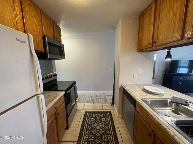 Building Photo - 6903 N Lagoon Dr