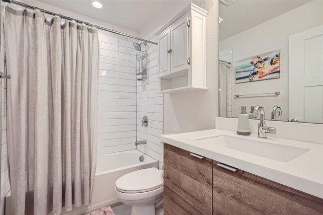 Building Photo - New Townhome with Private Patio