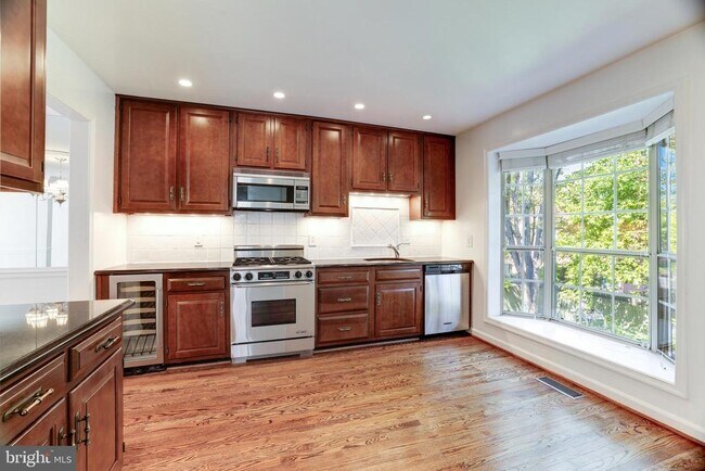 Building Photo - 1412 McLean Mews Ct