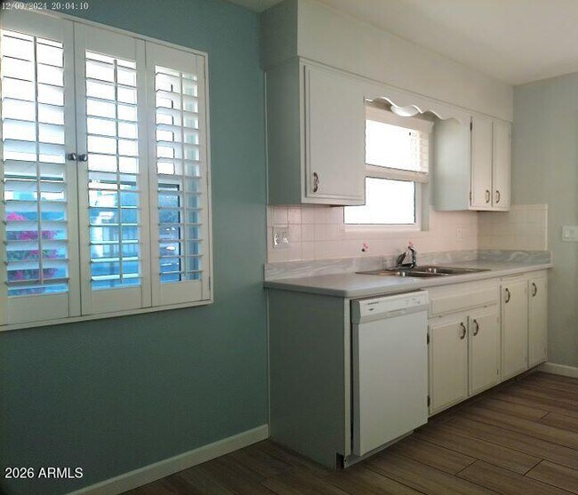 Building Photo - 11644 N Balboa Dr