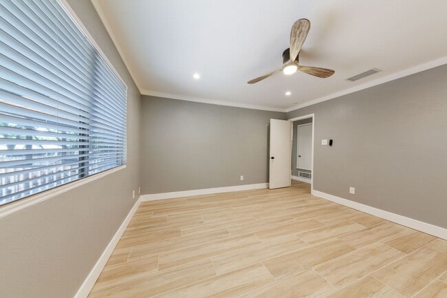 Building Photo - 7107 Barnsdale Way  Austin TX 78745