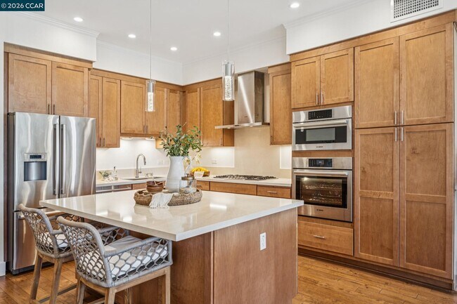 Building Photo - 1756 Cole Ave