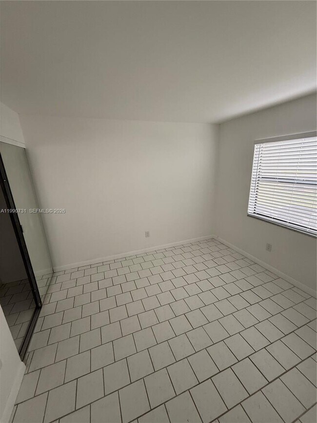 Building Photo - 860 NE 207th Terrace