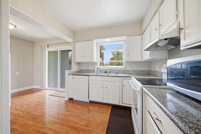 Building Photo - 2612 Ribier Way