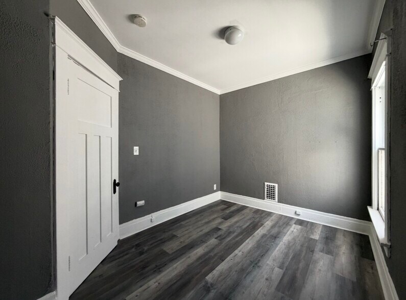 Building Photo - 1042 Elmwood Ave