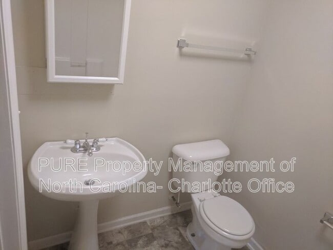 Building Photo - 3717 Signet Dr