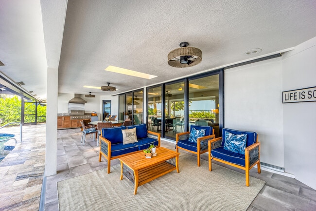 Building Photo - 3501 SE Kubin Ave