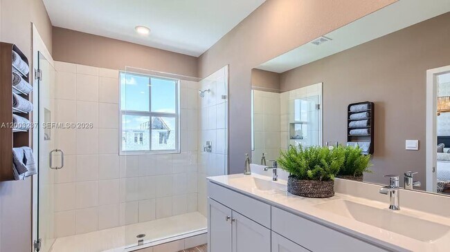 Building Photo - 135 SW 171st Ln