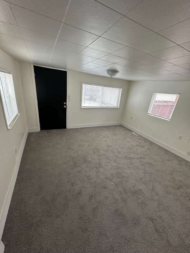 Building Photo - Newly remodeled 1 bed/1 bath home w/fenced...