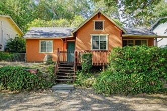 Building Photo - Cozy Cottage Style Home for Rent