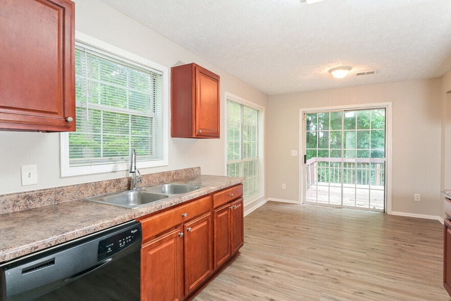 Building Photo - 2526 Riverwood Spg