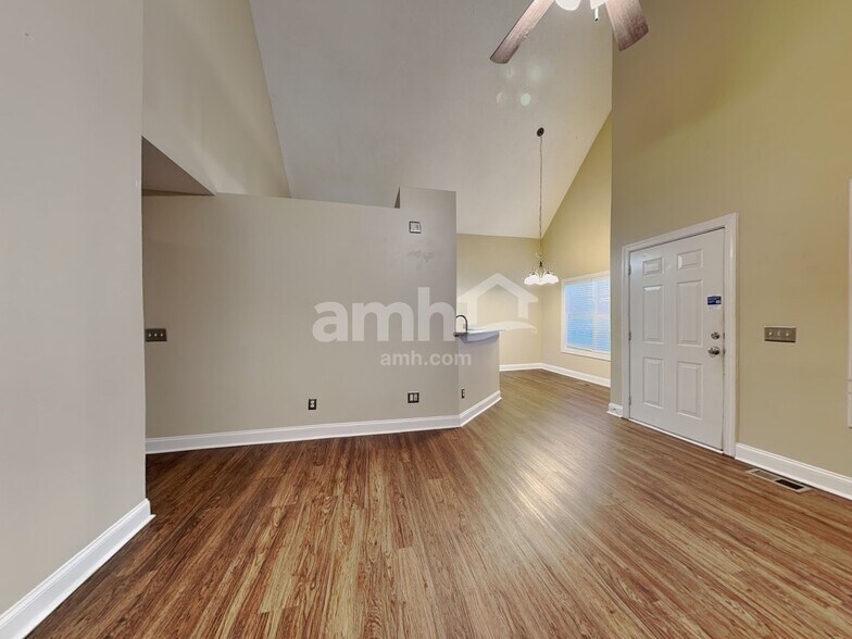 Building Photo - 1009 Loch Lomond Cir