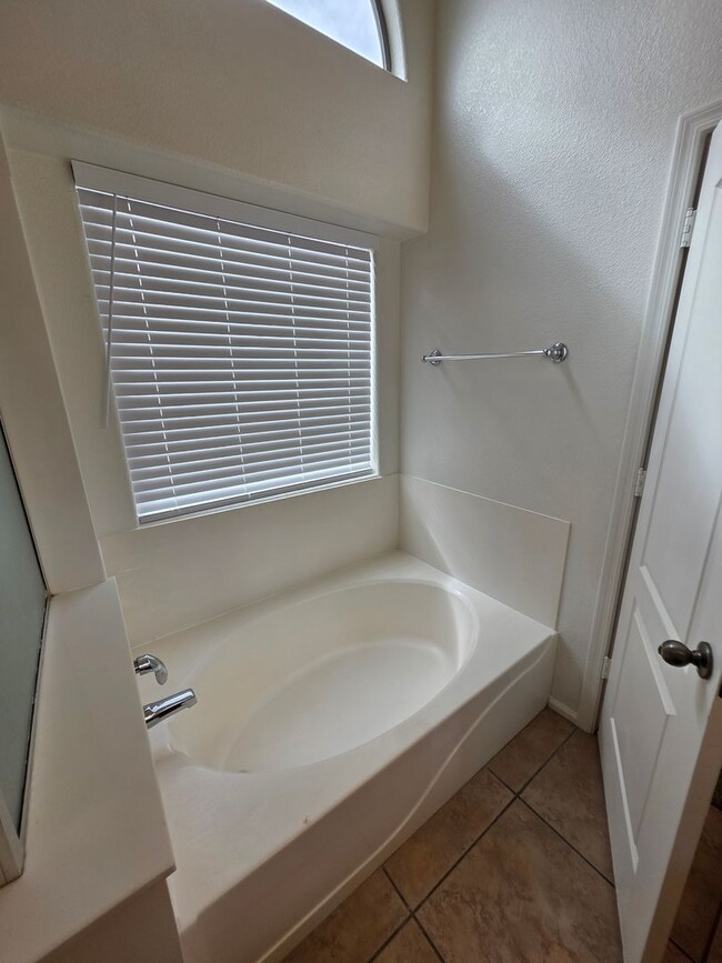 Building Photo - Single Story Large 4 bedroom- Maricopa