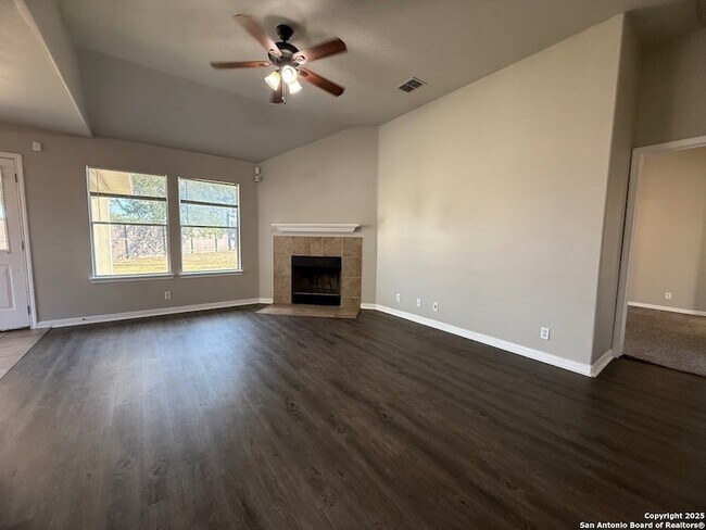 Building Photo - 570 Roadrunner Ave