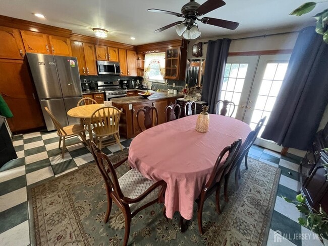 Building Photo - 7 Sparta Ct